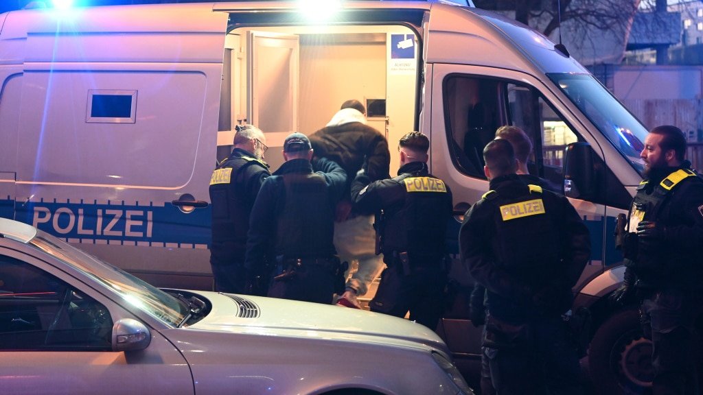 Berlin: Massenschlägerei am Alexanderplatz